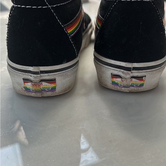 Vans - Picture 5 of 6